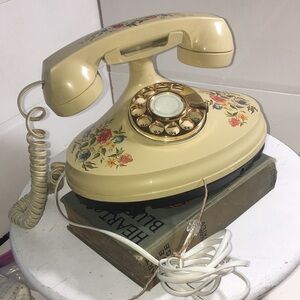 Vintage Empress telephone cream/ flower detailing